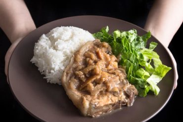 Make this quick & easy 1-minute pressure cooker pork chops and simple homemade applesauce. Moist & tender pork chops drizzled with warm cinnamon applesauce. Yum!!