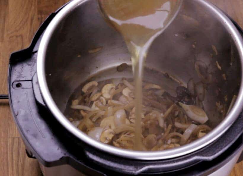 add chicken stock in Instant Pot Pressure Cooker    #AmyJacky #InstantPot #PressureCooker #beef #recipe