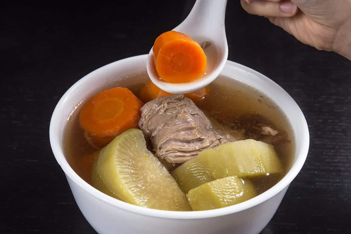 8 ingredients + 10 mins prep to make this healthy Pressure Cooker Pork Shank Carrots Soup Recipe 青紅蘿蔔豬腱湯! Comforting homemade Chinese soup that is super easy to make. Enjoy~ :D