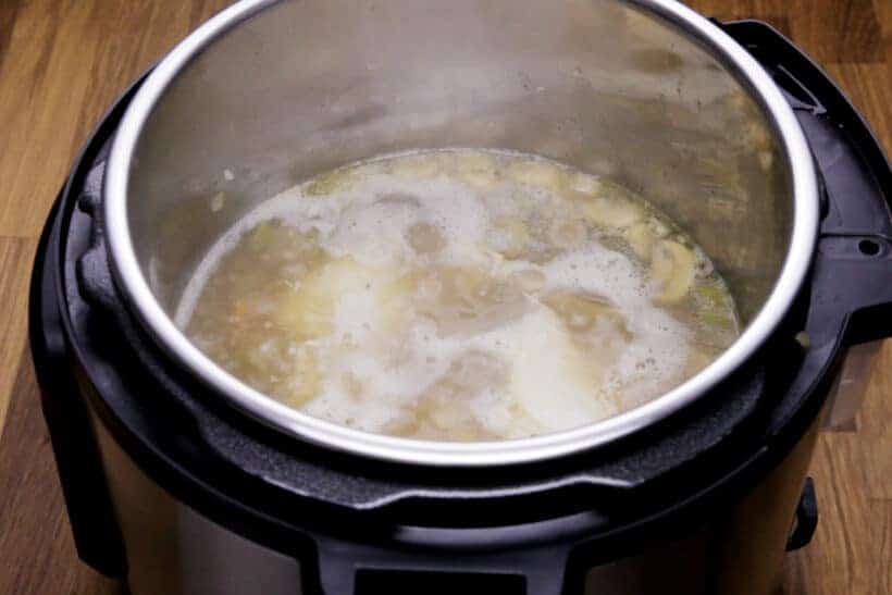 how to make chicken noodle soup in Instant Pot  #AmyJacky #InstantPot #PressureCooker #recipe #soup #chicken
