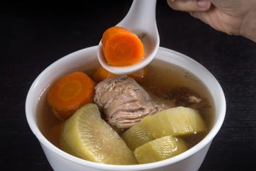Pressure Cooker Chinese Recipes: Pressure Cooker Pork Shank Carrots Soup