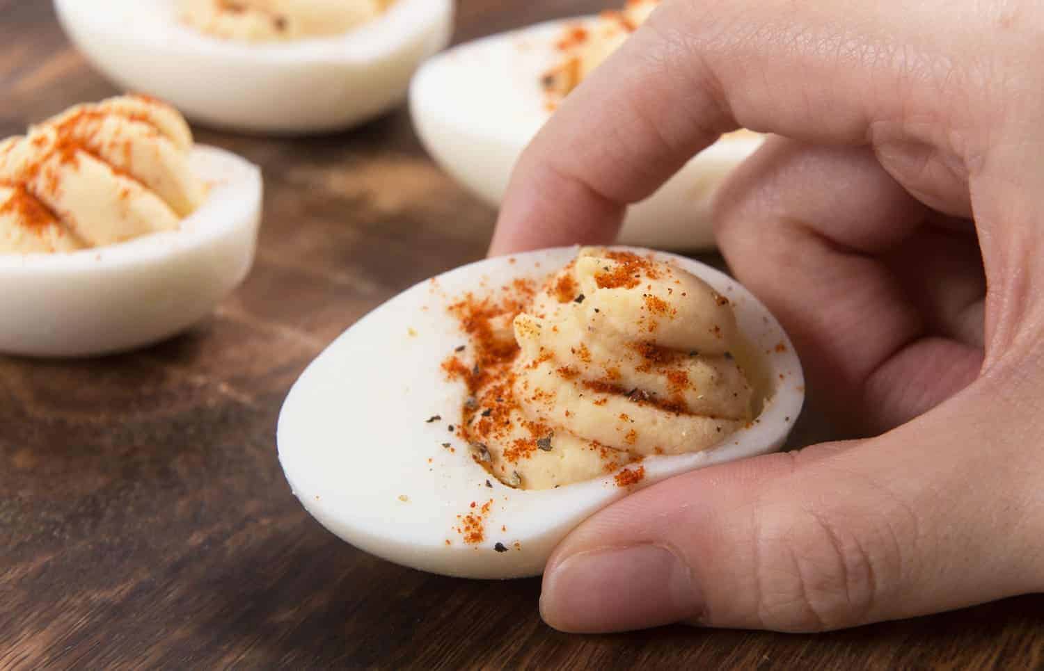 https://www.pressurecookrecipes.com/wp-content/uploads/2016/12/instant-pot-deviled-eggs-recipe.jpg