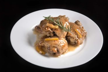 Super easy to make Instant Pot Lemon Chicken Recipe (Pressure Cooker Lemon Chicken): tender moist chicken in refreshing honey lemon garlic sauce.