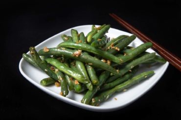 Instant Pot Green Beans Recipe (Pressure Cooker Green Beans): How to cook Green Beans in Instant Pot. Enjoy perfectly cooked fresh green beans or super quick & easy yet deliciously healthy 5-ingredient Stir-Fried Garlic Green Beans! #instantpot #instapot #instantpotrecipes #pressurecooker #beans #vegan #vegetarian #recipes #paleo