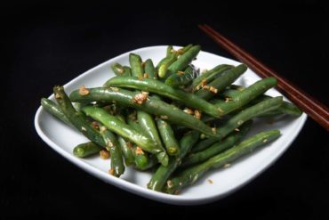Instant Pot Green Beans Recipe (Pressure Cooker Green Beans): How to cook Green Beans in Instant Pot. Enjoy perfectly cooked fresh green beans or super quick & easy yet deliciously healthy 5-ingredient Stir-Fried Garlic Green Beans! #instantpot #instapot #instantpotrecipes #pressurecooker #beans #vegan #vegetarian #recipes #paleo