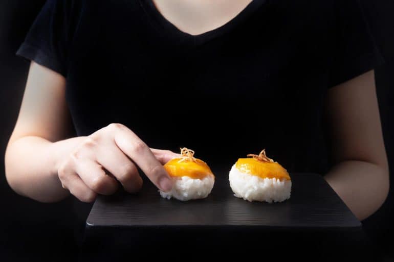 Instant Pot Mango Sticky Rice Recipe (Pressure Cooker Thai Mango and Sticky Rice): how to make this popular Thai street food dessert with few simple ingredients (no soaking required). A sweet creamy dream come true! #instantpot #easyrecipe #pressurecooker #dessert #veganrecipes #recipe