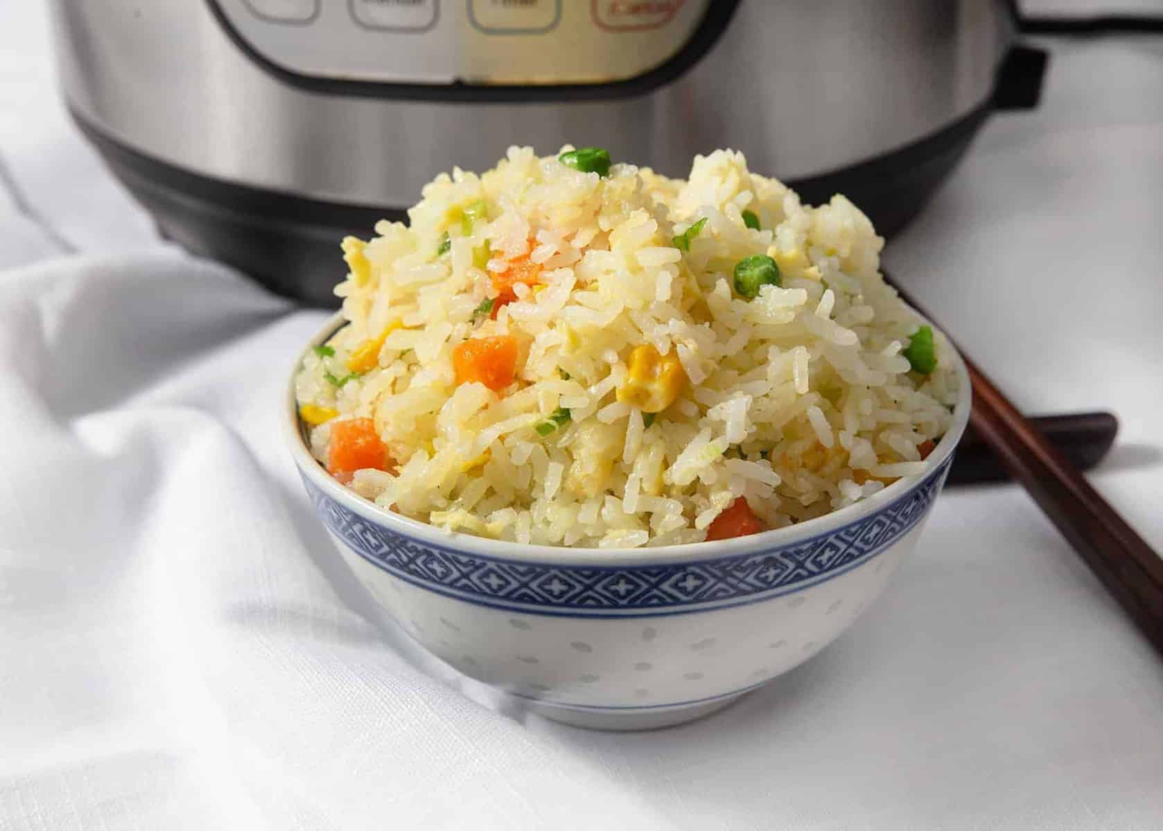 Fried eggs in a rice cooker