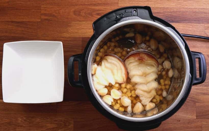 Instant Pot Chickpeas: pressure cooked chickpeas in Instant Pot Pressure Cooker #AmyJacky #InstantPot #PressureCooker #recipe #vegan #GlutenFree #vegetarian