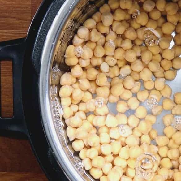 Instant Pot Chickpeas | Pressure Cooker Chickpeas | Instant Pot Garbanzo Beans | Instant Pot Beans | How to cook chickpeas | Chickpea recipes | Dried chickpeas #AmyJacky #InstantPot #PressureCooker #recipes #vegan #GlutenFree #vegetarian