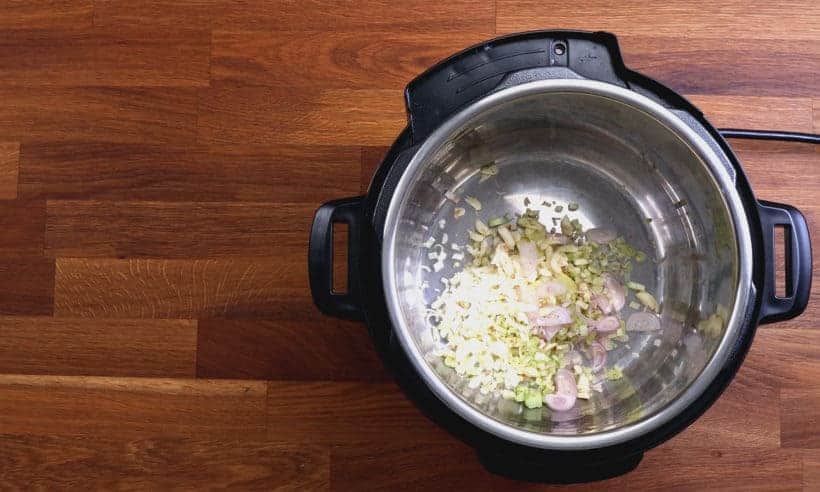 Instant Pot Lemongrass Chicken: add garlic, shallot, ginger, lemongrass in Instant Pot Pressure Cooker  #AmyJacky #InstantPot #PressureCooker #recipes #chicken #asian