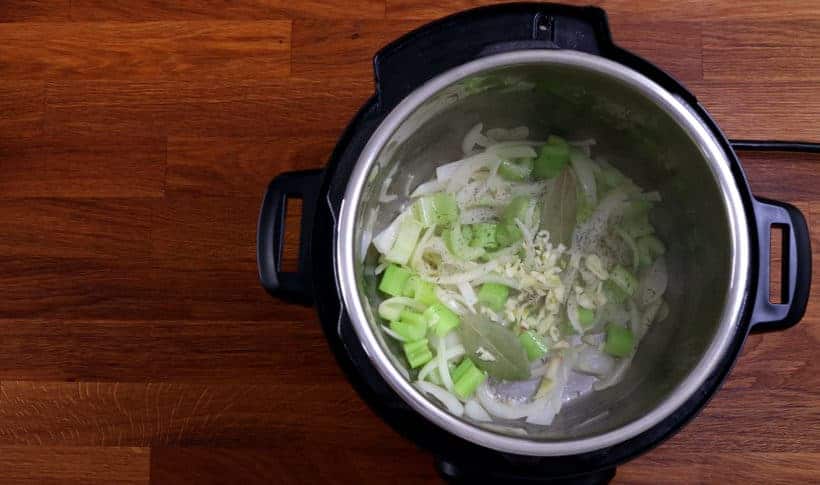 saute spices in Instant Pot Pressure Cooker  #AmyJacky #InstantPot #PressureCooker #recipe #vegetarian #healthy