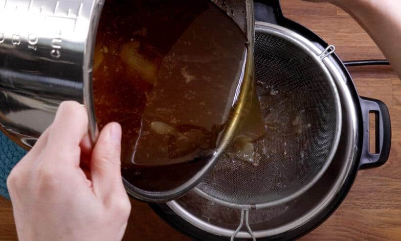 strain pho broth with fine mesh strainer  #AmyJacky #InstantPot #PressureCooker #recipe #asian #vietnamese