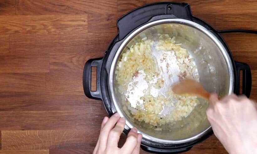 saute onions in Instant Pot #AmyJacky #InstantPot #PressureCooker #recipe
