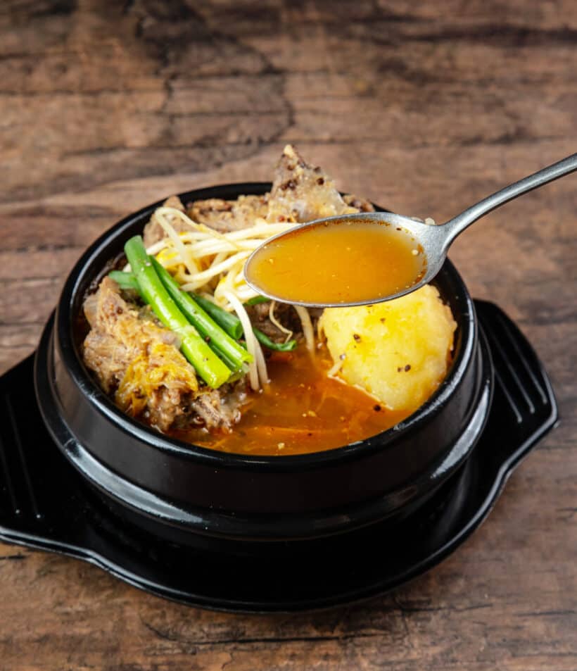 https://www.pressurecookrecipes.com/wp-content/uploads/2020/11/korean-pork-bone-soup-820x953.jpg