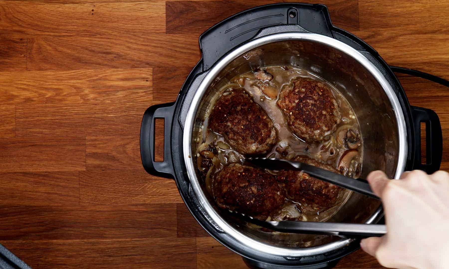 https://www.pressurecookrecipes.com/wp-content/uploads/2020/11/pressure-cook-salisbury-steak.jpg