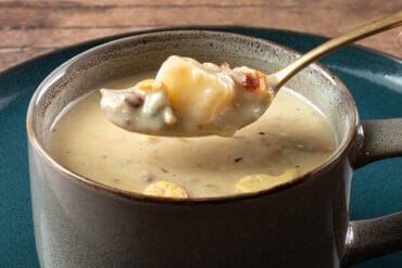 instant pot clam chowder | clam chowder instant pot | instant pot new england clam chowder | pressure cooker clam chowder #AmyJacky #InstantPot #recipe #soup