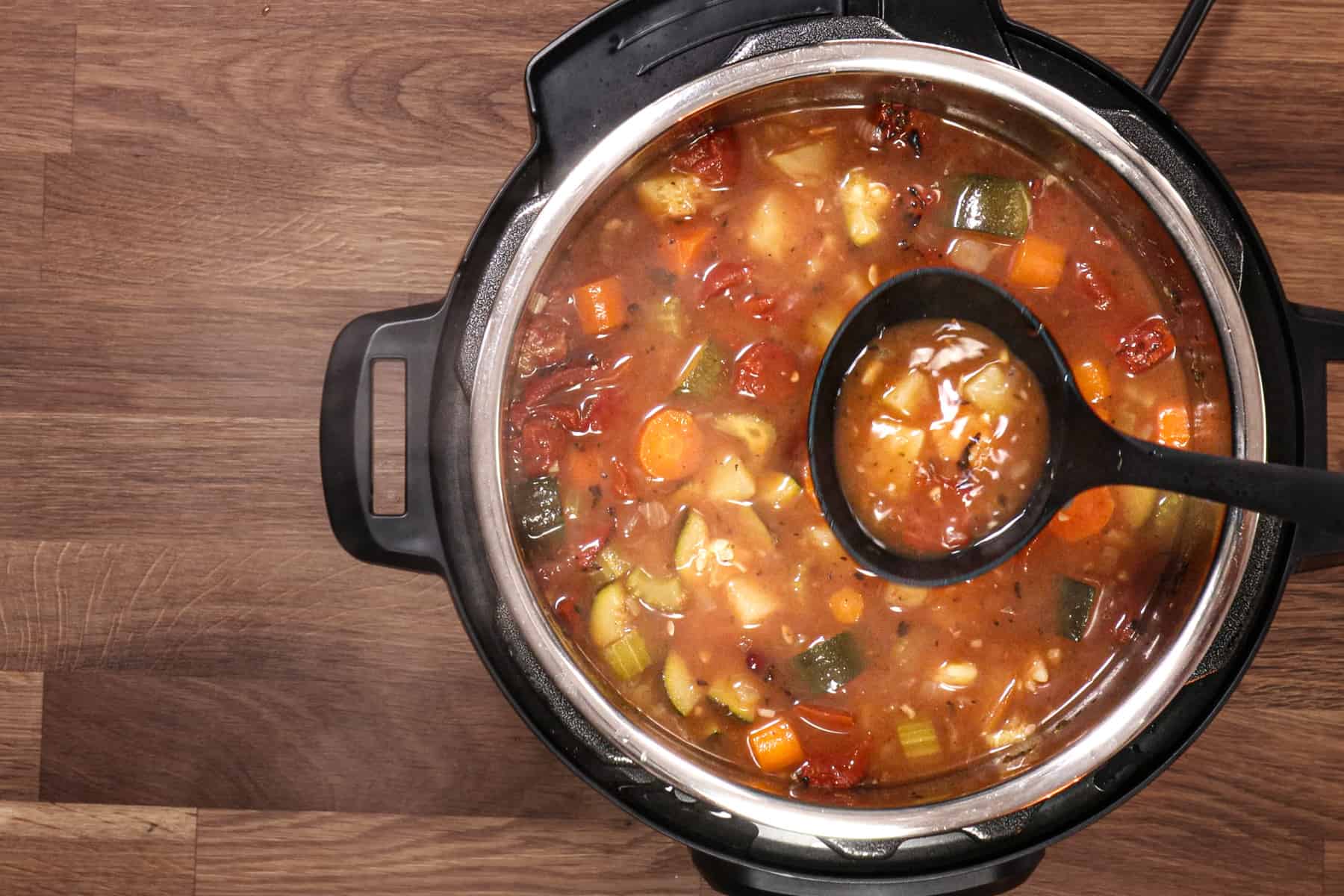 instant pot minestrone soup | minestrone soup instant pot | pressure cooker minestrone soup | vegan minestrone soup
